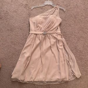 Simply yet elegant light weight dress.